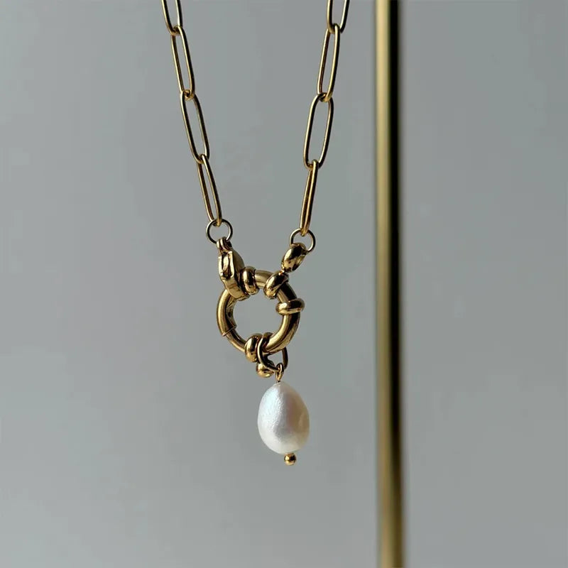Poppy Pearl Pendant Necklace